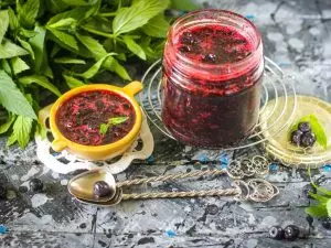 Перетертая черника с сахаром
