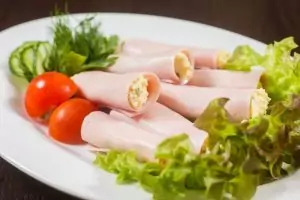 рулетики из ветчины с яичницей