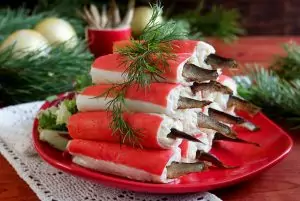 закуска из крабовых палочек и шпрот