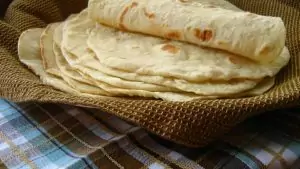 Канапе из лаваша с баклажанами