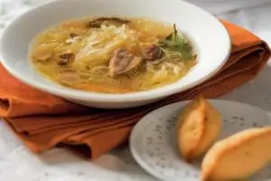 Постные щи из квашеной капусты с грибами