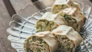 Рулет из лаваша со скумбрией