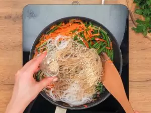 Фунчоза с фасолью