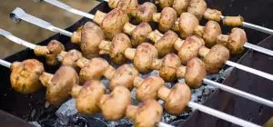 Шашлык из шампиньонов на мангале