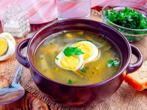 Классический щавелевый суп с яйцом