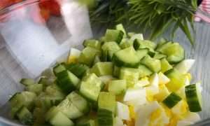 Салат из зеленого лука с горчицей