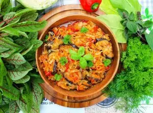 Солянка из капусты с баклажанами