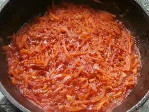 Солянка из капусты с томатной пастой