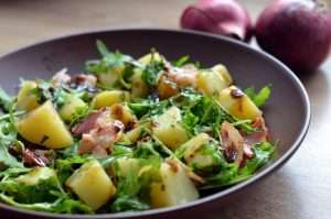 Салат с картофелем и беконом