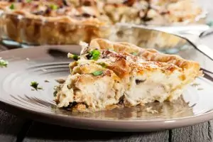Заливной пирог с курицей и шампиньонами