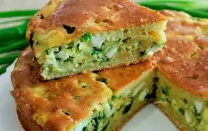 Заливной пирог с луком и яйцом