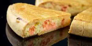 Заливной пирог с рыбой и овощами