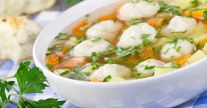 Овощной суп с клецками из тофу