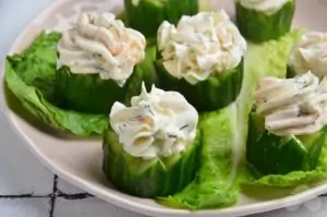 Канапе из огурца с курицей - Закуски из мяса и птицы