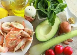 Салат из авокадо и креветок