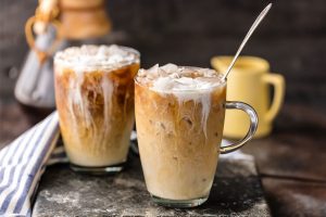 Холодный кофе с соленой карамелью