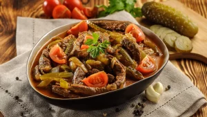 Говядина с солеными огурцами