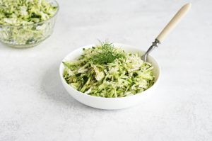 Салат с капустой и огурцом