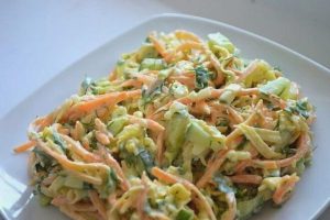 Салат с курицей и огурцами