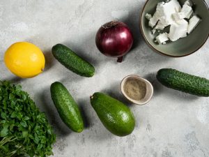 Салат с огурцом и сыром