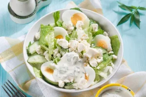 Салат с огурцом и яйцом