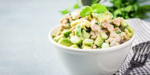 Салат с тунцом и огурцом