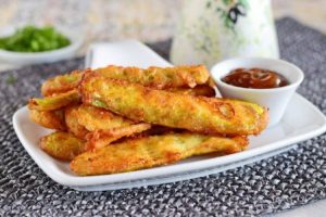 Кабачки в кляре с чесноком