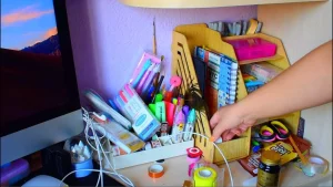 Порядок к учебному году у школьника на столе